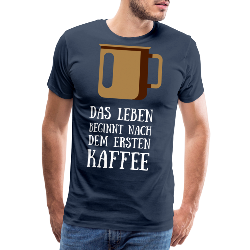Männer Premium T-Shirt - Das Leben beginnt nach dem Ersten Kaffee - Navy