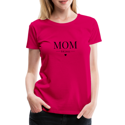 Frauen Premium T-Shirt - Mom Est. 2023 - dunkles Pink