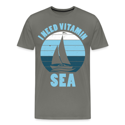 Männer Premium T-Shirt - I need Vitamin Sea - Spruch - Maritim - Asphalt