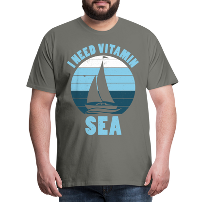 Männer Premium T-Shirt - I need Vitamin Sea - Spruch - Maritim - Asphalt