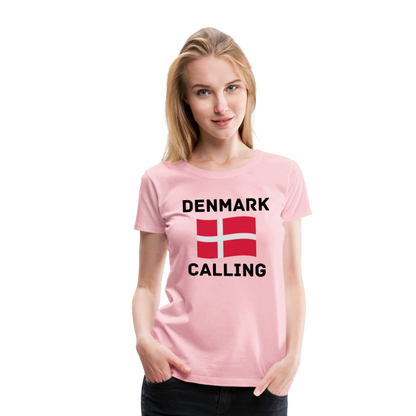 Frauen Premium T-Shirt - Denmark Calling - Hellrosa