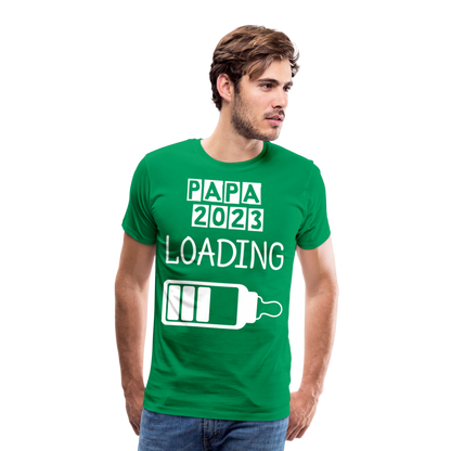 Männer Premium T-Shirt - Papa 2023 LOADING - Kelly Green