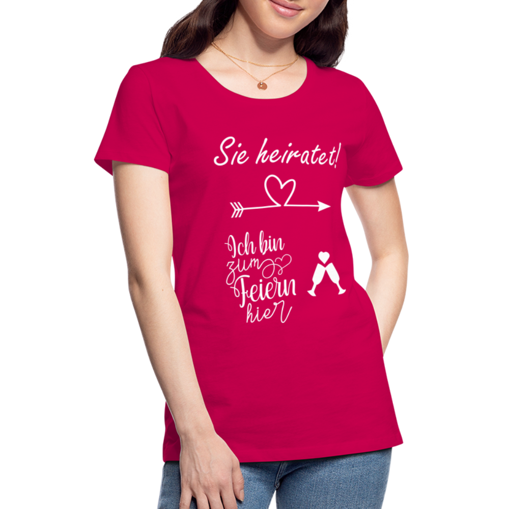 Frauen Premium T-Shirt - JGA  Ich bin zum Feiern hier - dunkles Pink