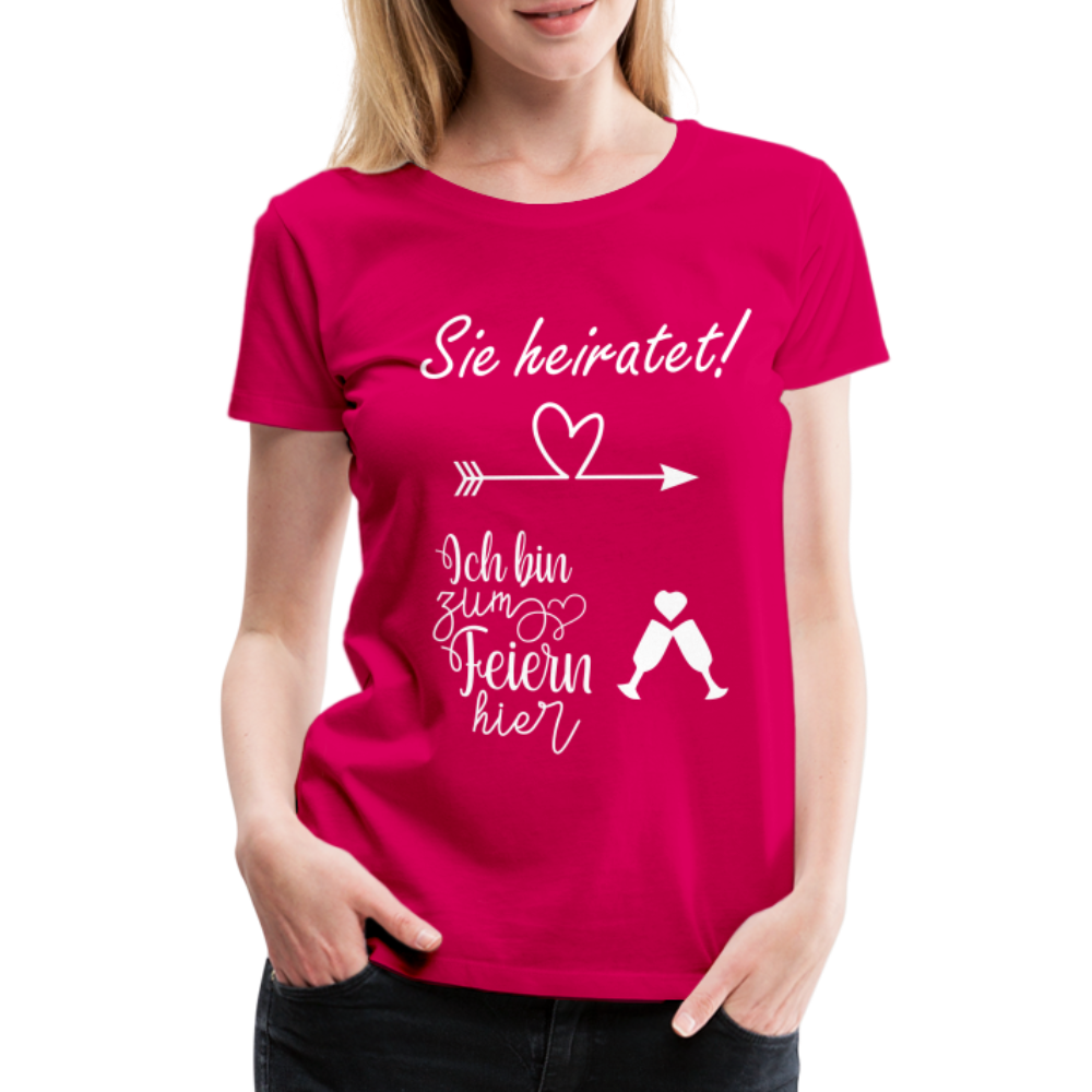 Frauen Premium T-Shirt - JGA  Ich bin zum Feiern hier - dunkles Pink