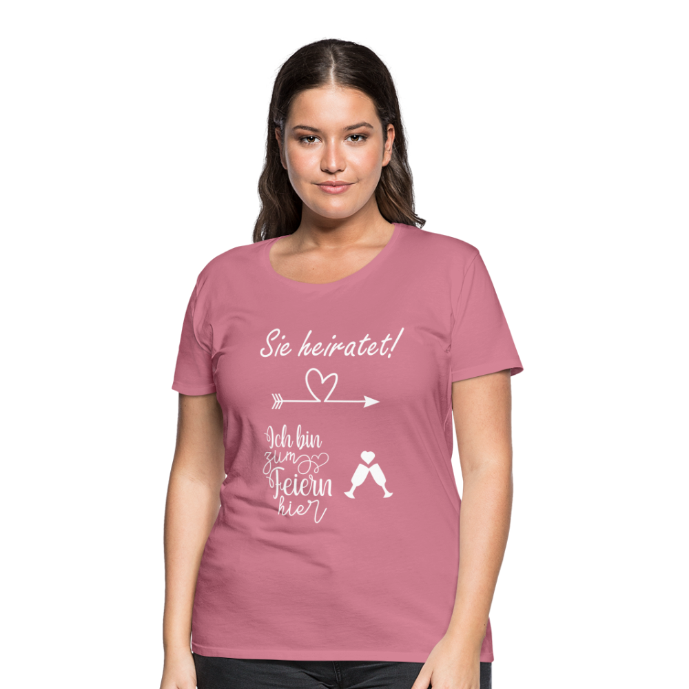 Frauen Premium T-Shirt - JGA  Ich bin zum Feiern hier - Malve