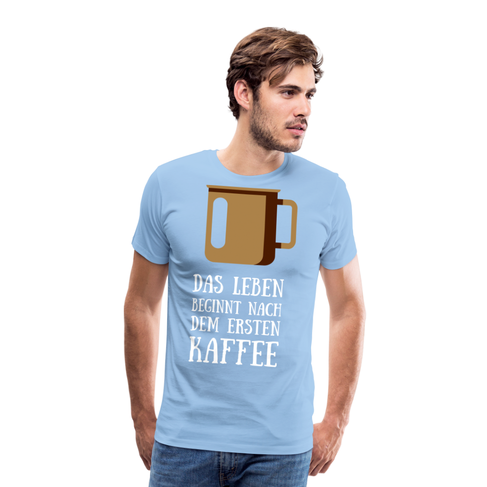 Männer Premium T-Shirt - Das Leben  beginnt nach dem Ersten Kaffee - Sky