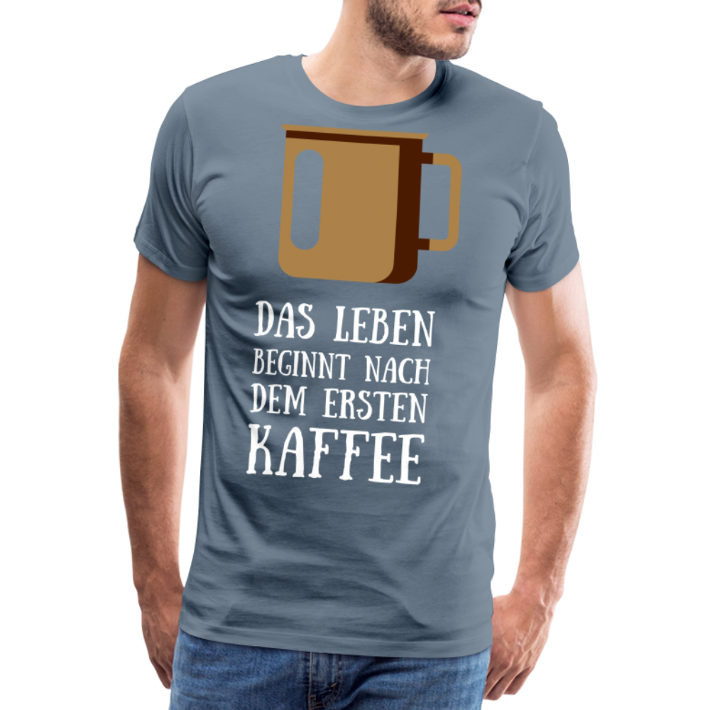 Männer Premium T-Shirt - Das Leben  beginnt nach dem Ersten Kaffee - Blaugrau