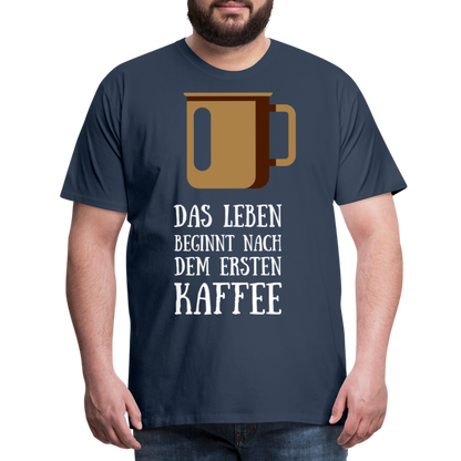 Männer Premium T-Shirt - Das Leben  beginnt nach dem Ersten Kaffee - Navy