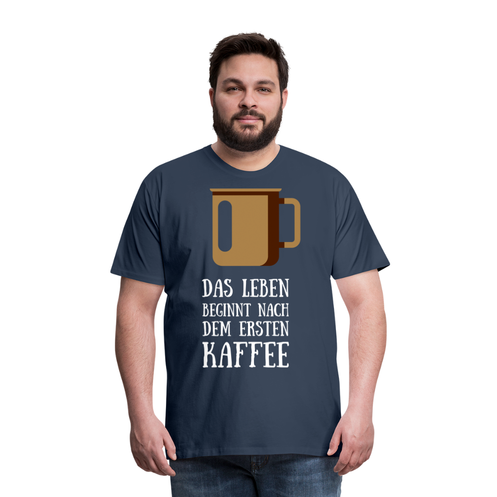 Männer Premium T-Shirt - Das Leben  beginnt nach dem Ersten Kaffee - Navy