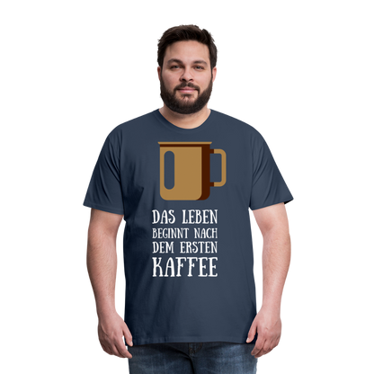 Männer Premium T-Shirt - Das Leben  beginnt nach dem Ersten Kaffee - Navy