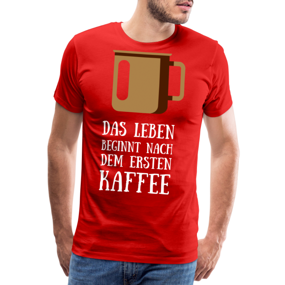 Männer Premium T-Shirt - Das Leben  beginnt nach dem Ersten Kaffee - Rot