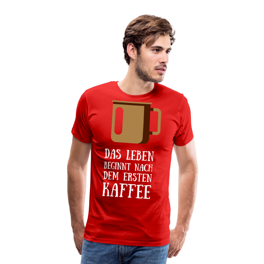 Männer Premium T-Shirt - Das Leben  beginnt nach dem Ersten Kaffee - Rot