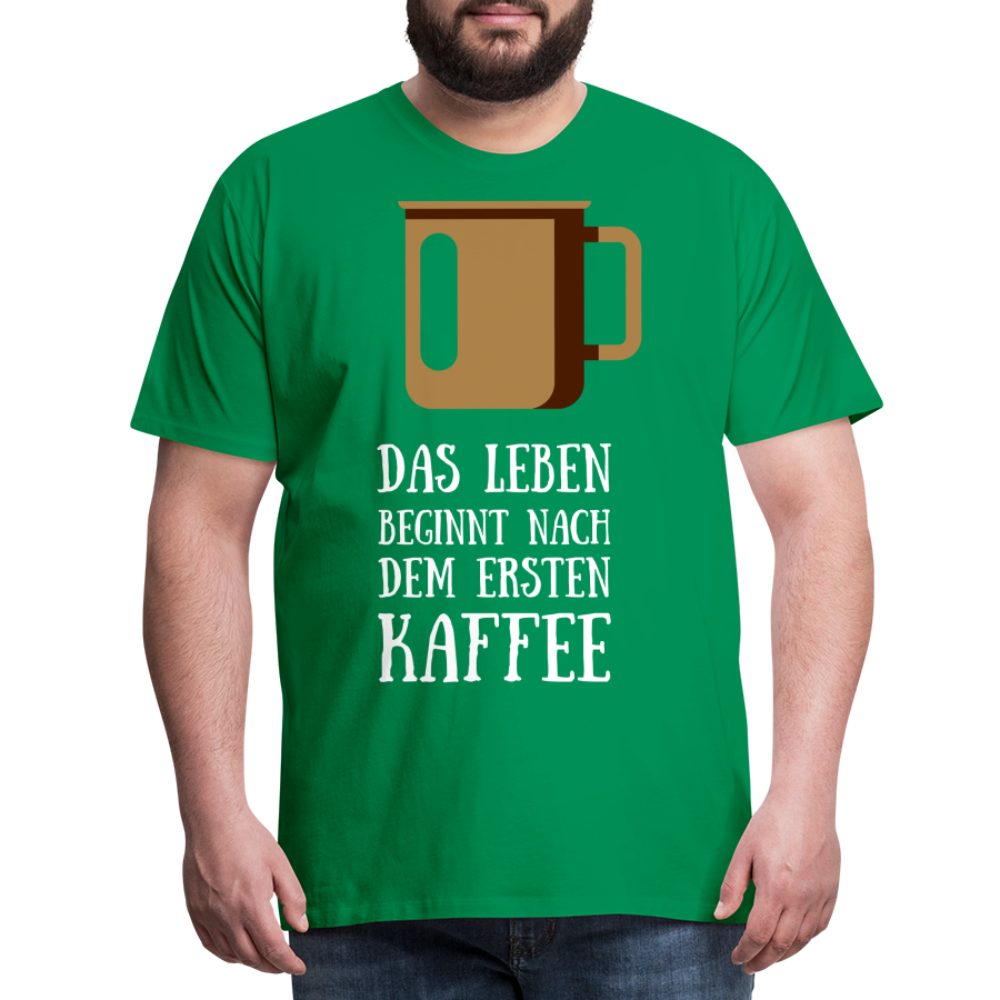 Männer Premium T-Shirt - Das Leben  beginnt nach dem Ersten Kaffee - Kelly Green