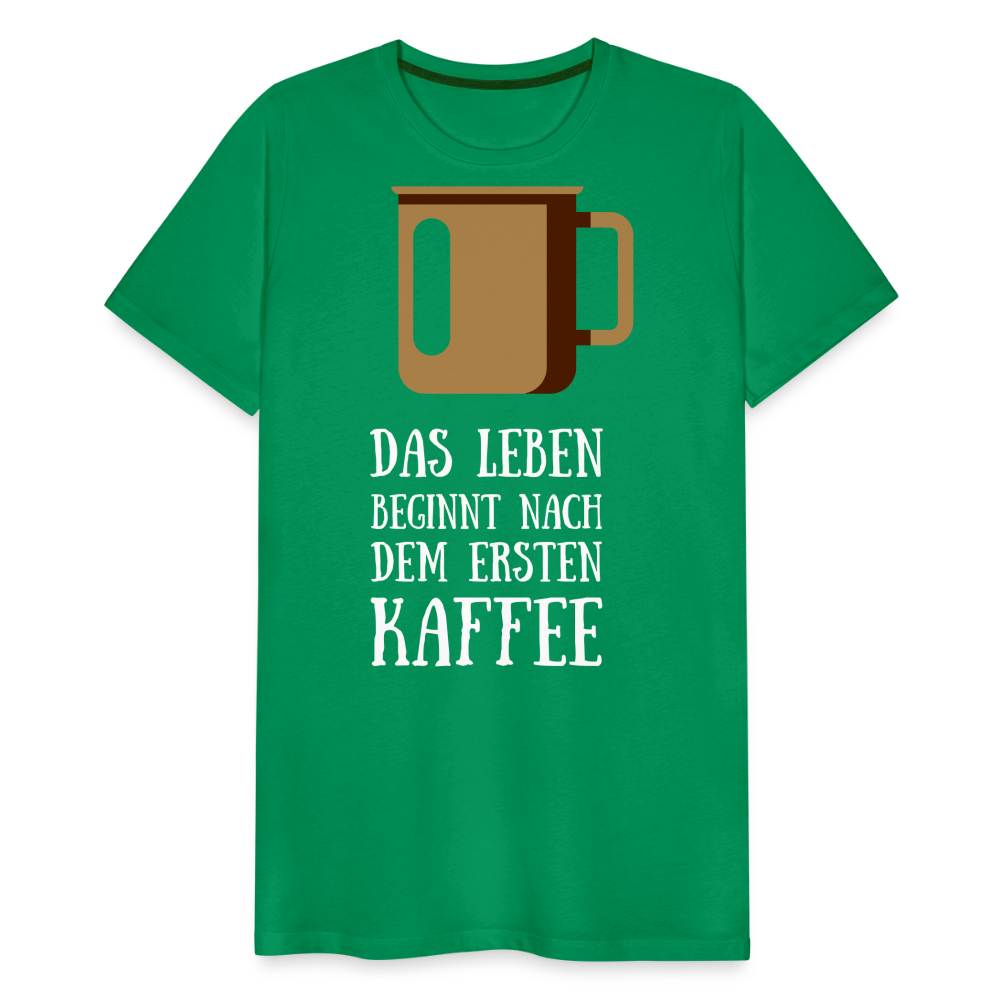 Männer Premium T-Shirt - Das Leben  beginnt nach dem Ersten Kaffee - Kelly Green