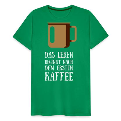 Männer Premium T-Shirt - Das Leben  beginnt nach dem Ersten Kaffee - Kelly Green